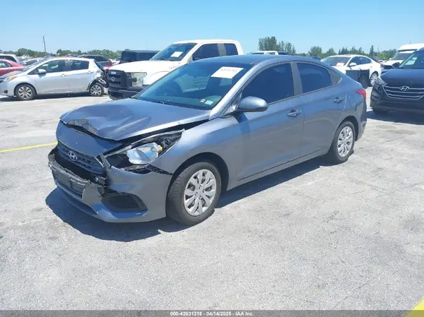 3KPC24A38JE028273 2018 HYUNDAI ACCENT - Image 2