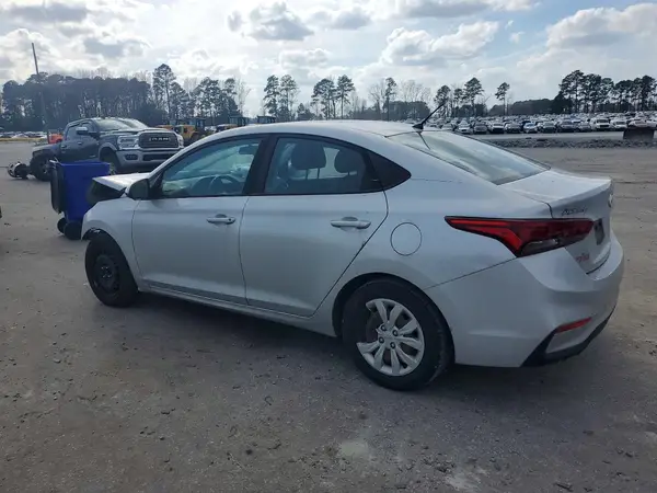 3KPC24A38JE028547 2018 HYUNDAI ACCENT - Image 2