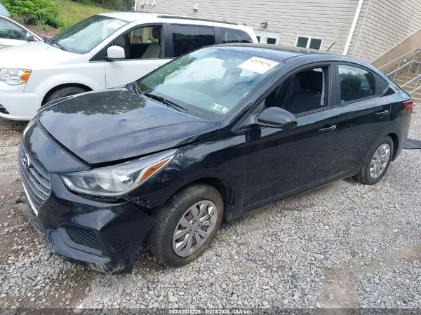 3KPC24A38JE031674 2018 HYUNDAI ACCENT - Image 2