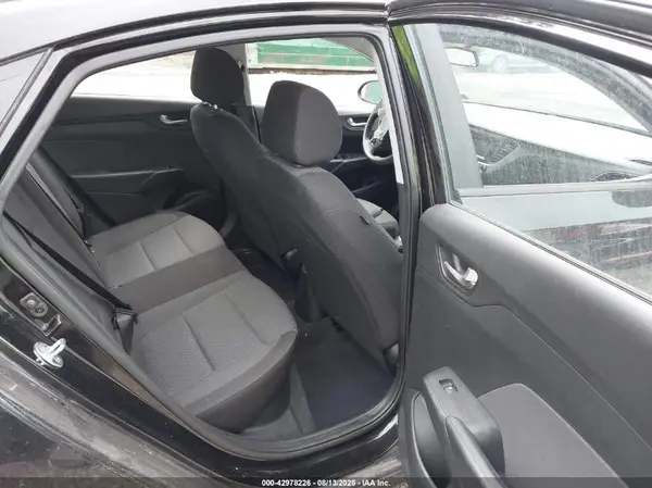3KPC24A38JE031674 2018 HYUNDAI ACCENT - Image 8
