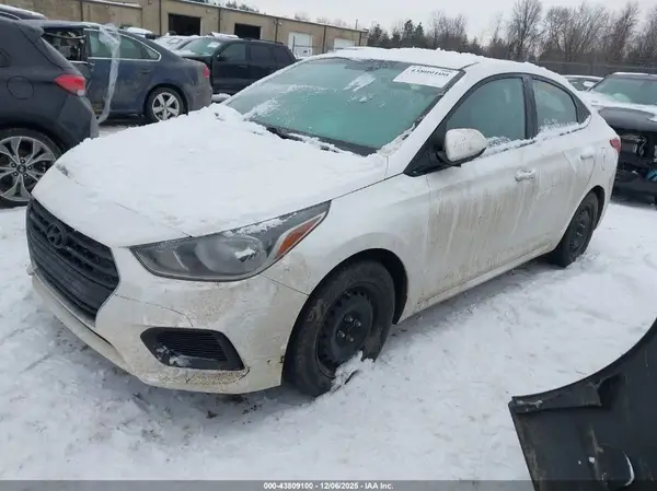 3KPC24A38JE032677 2018 HYUNDAI ACCENT - Image 2