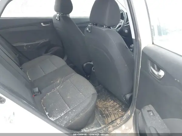 3KPC24A38JE032677 2018 HYUNDAI ACCENT - Image 8