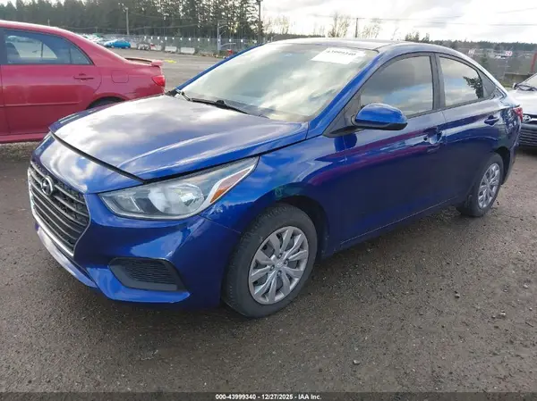 3KPC24A38JE033702 2018 HYUNDAI ACCENT - Image 2