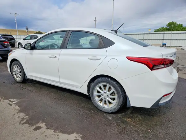3KPC24A38JE033943 2018 HYUNDAI ACCENT - Image 2