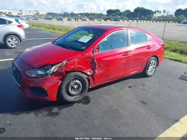 3KPC24A39JE009974 2018 HYUNDAI ACCENT - Image 2
