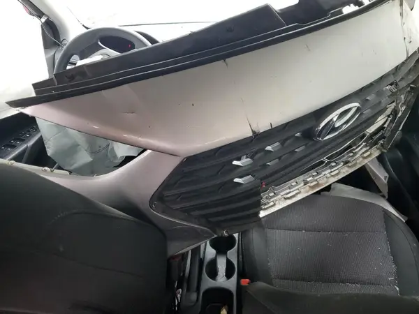 3KPC24A39JE011921 2018 HYUNDAI ACCENT - Image 8