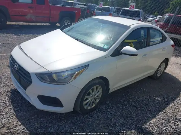 3KPC24A39JE024104 2018 HYUNDAI ACCENT - Image 2