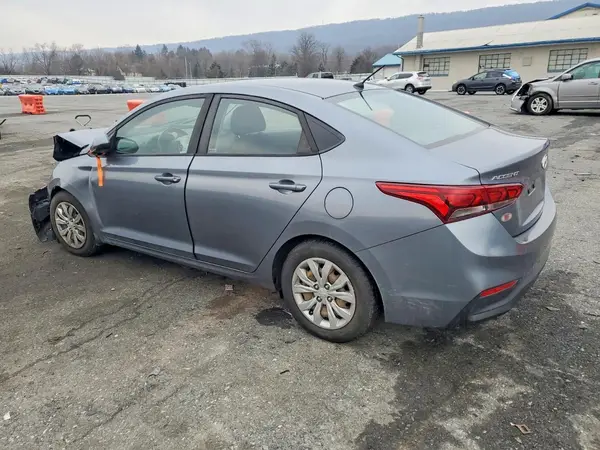 3KPC24A39JE028329 2018 HYUNDAI ACCENT - Image 2