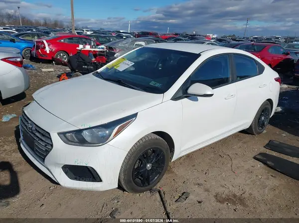 3KPC24A39JE028363 2018 HYUNDAI ACCENT - Image 2