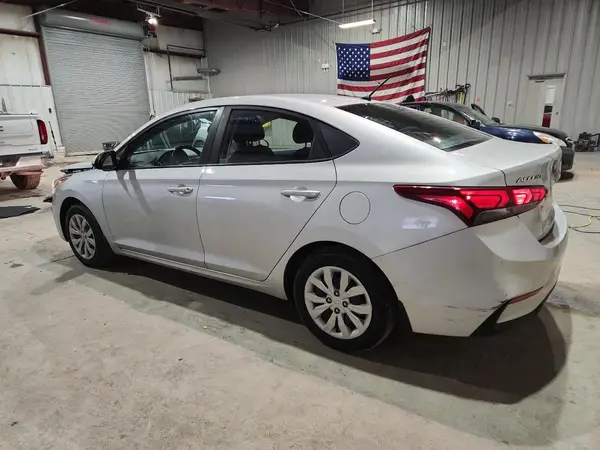 3KPC24A39JE035393 2018 HYUNDAI ACCENT - Image 2