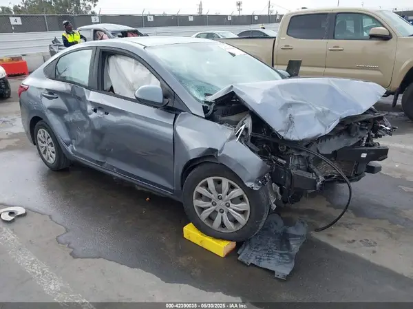 3KPC24A39KE067472 2019 HYUNDAI ACCENT - Image 1