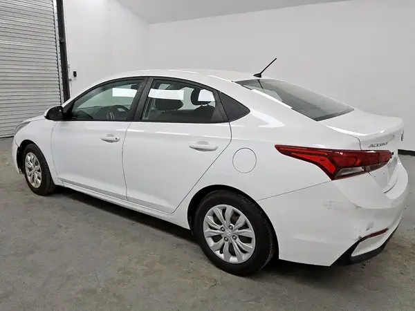 3KPC24A39KE069674 2019 HYUNDAI ACCENT - Image 2