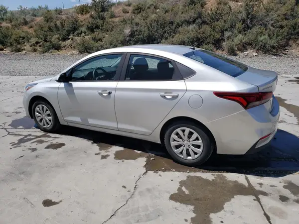 3KPC24A3XJE005674 2018 HYUNDAI ACCENT - Image 2