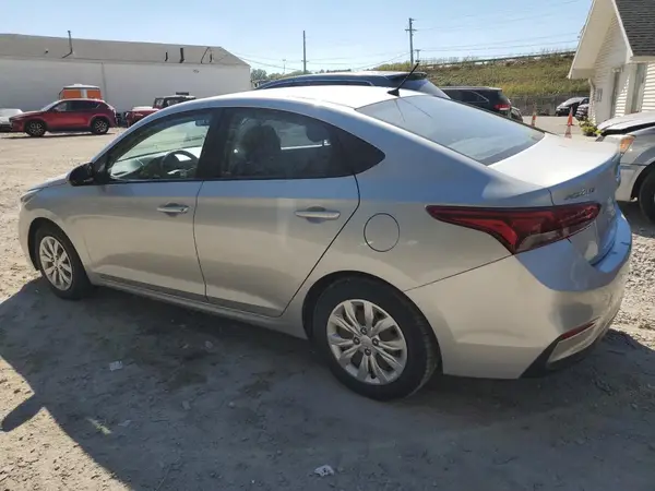 3KPC24A3XJE011569 2018 HYUNDAI ACCENT - Image 2