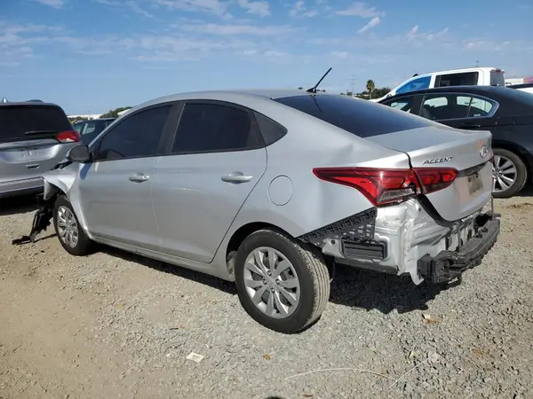 3KPC24A3XJE013645 2018 HYUNDAI ACCENT - Image 2