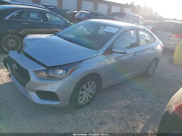 3KPC24A3XJE013743 2018 HYUNDAI ACCENT - Image 2