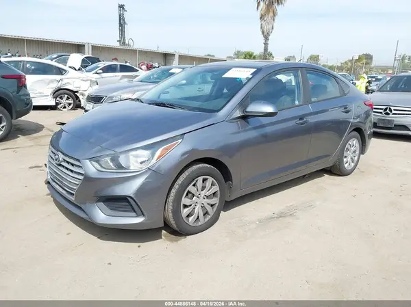 3KPC24A3XJE014469 2018 HYUNDAI ACCENT - Image 2