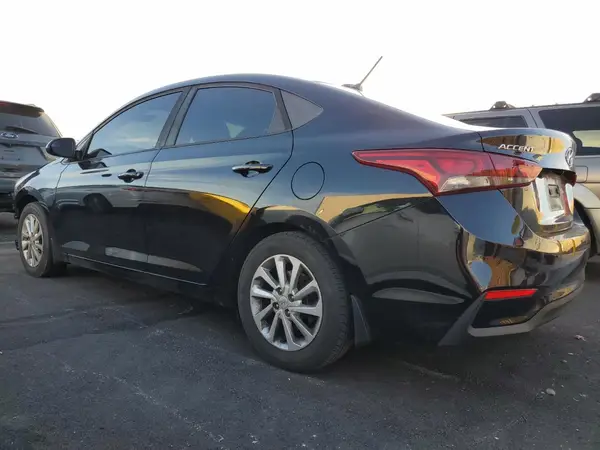 3KPC24A3XJE017355 2018 HYUNDAI ACCENT - Image 2