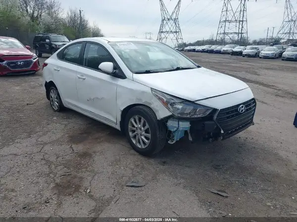 3KPC24A3XJE017548 2018 HYUNDAI ACCENT - Image 1