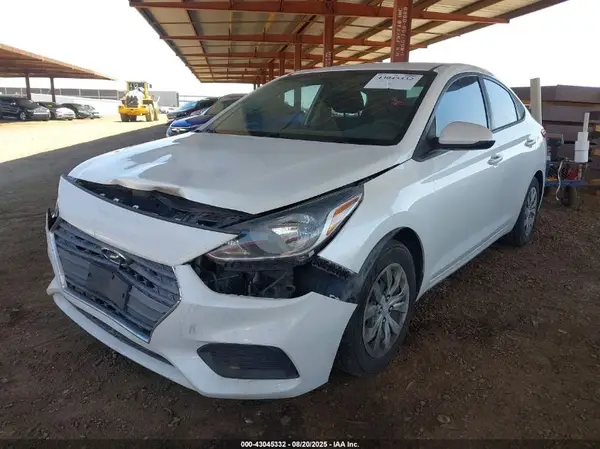 3KPC24A3XJE017582 2018 HYUNDAI ACCENT - Image 2