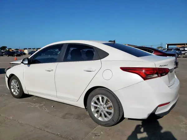 3KPC24A3XJE020451 2018 HYUNDAI ACCENT - Image 2