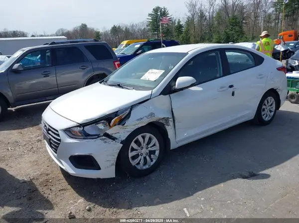 3KPC24A3XJE020725 2018 HYUNDAI ACCENT - Image 2