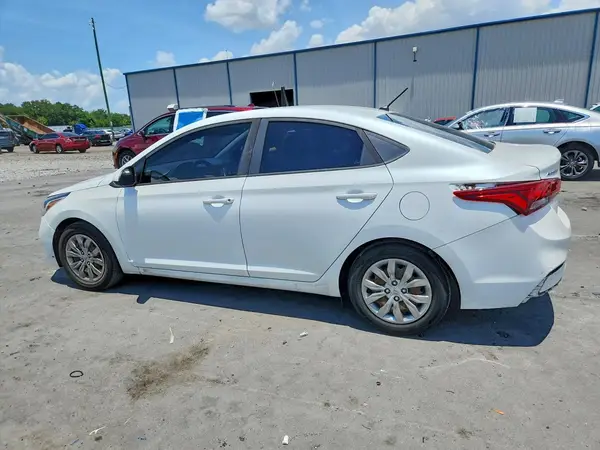 3KPC24A3XJE020790 2018 HYUNDAI ACCENT - Image 2