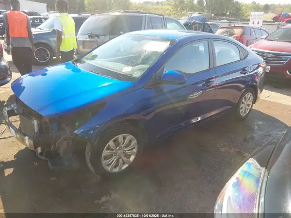 3KPC24A3XJE021650 2018 HYUNDAI ACCENT - Image 2