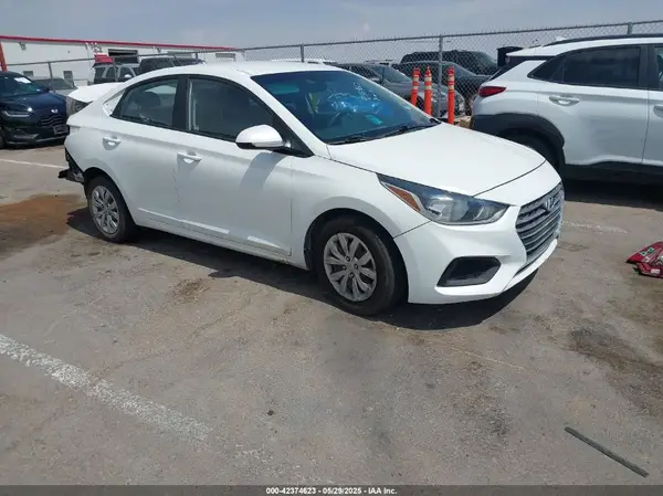 3KPC24A3XJE022037 2018 HYUNDAI ACCENT - Image 1