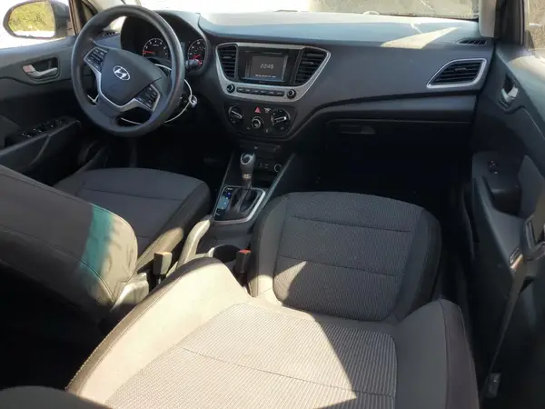 3KPC24A3XJE022488 2018 HYUNDAI ACCENT - Image 8