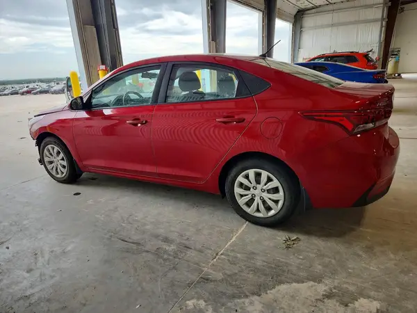 3KPC24A3XJE025259 2018 HYUNDAI ACCENT - Image 2