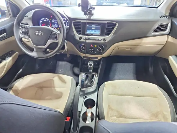 3KPC24A3XJE026038 2018 HYUNDAI ACCENT - Image 8