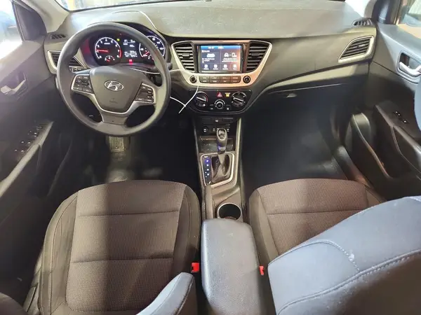 3KPC24A3XJE028226 2018 HYUNDAI ACCENT - Image 8