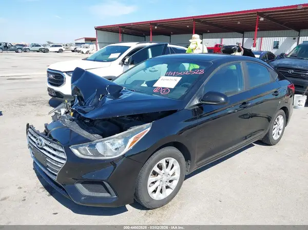 3KPC24A3XJE030851 2018 HYUNDAI ACCENT - Image 2