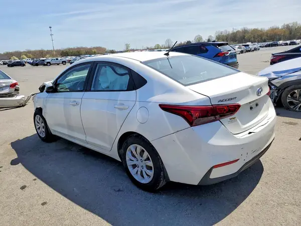 3KPC24A3XJE032051 2018 HYUNDAI ACCENT - Image 2