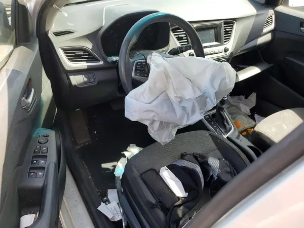3KPC24A3XJE032051 2018 HYUNDAI ACCENT - Image 8
