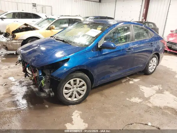 3KPC24A3XJE033023 2018 HYUNDAI ACCENT - Image 2