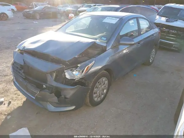 3KPC24A3XJE033412 2018 HYUNDAI ACCENT - Image 2