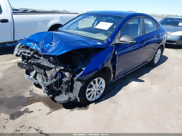 3KPC24A3XJE033989 2018 HYUNDAI ACCENT - Image 2
