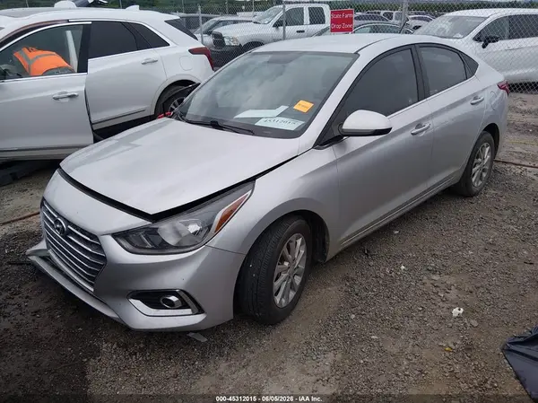 3KPC24A3XKE039745 2019 HYUNDAI ACCENT - Image 2