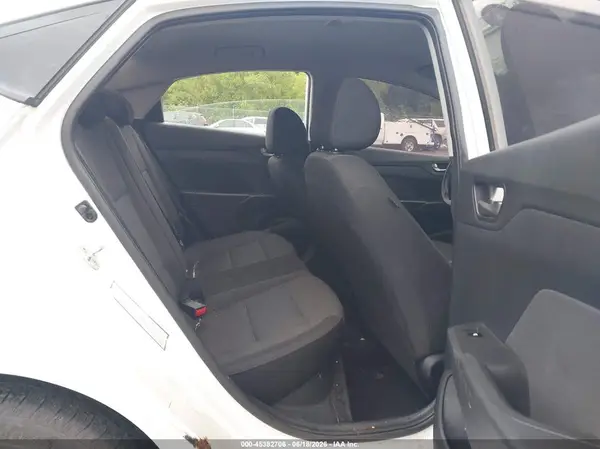 3KPC24A3XKE069361 2019 HYUNDAI ACCENT - Image 8