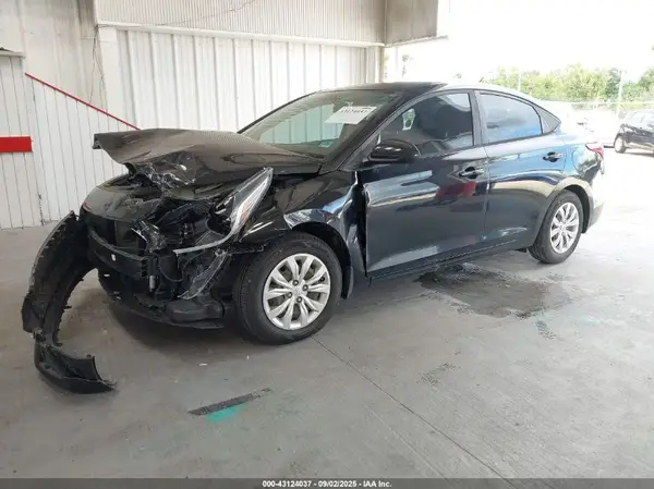 3KPC24A3XKE076925 2019 HYUNDAI ACCENT - Image 2