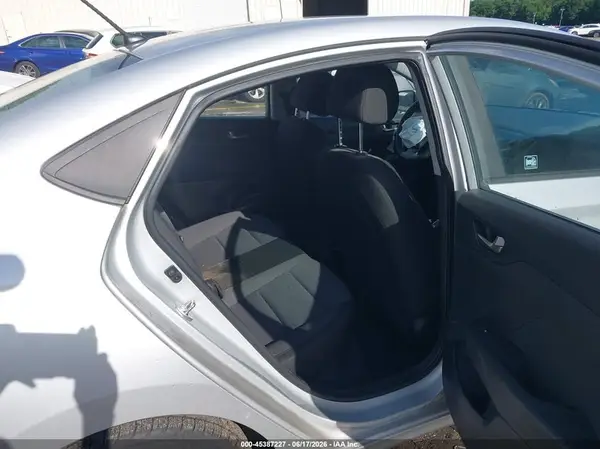 3KPC24A3XKE079503 2019 HYUNDAI ACCENT - Image 8