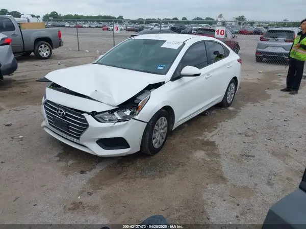 3KPC24A61LE114828 2020 HYUNDAI ACCENT - Image 2