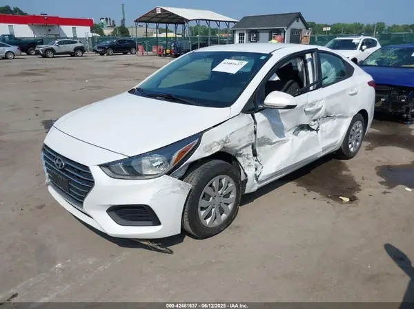 3KPC24A65NE156101 2022 HYUNDAI ACCENT - Image 2