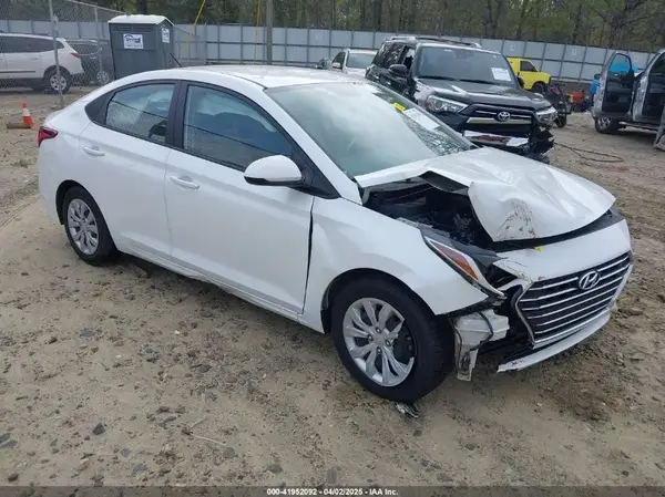 3KPC24A6XNE183522 2022 HYUNDAI ACCENT - Image 1