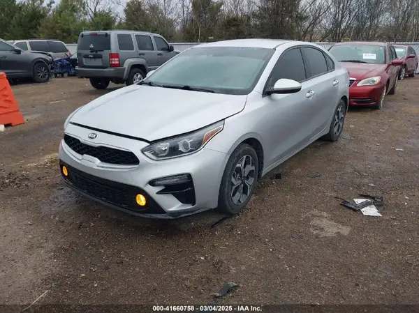 3KPF24AD0KE007148 2019 KIA FORTE - Image 2