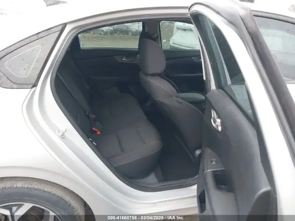 3KPF24AD0KE007148 2019 KIA FORTE - Image 8
