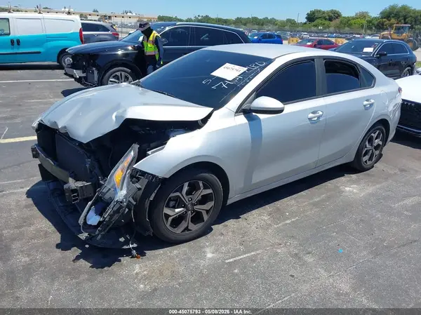 3KPF24AD0KE007151 2019 KIA FORTE - Image 2