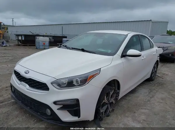 3KPF24AD0KE008235 2019 KIA FORTE - Image 2